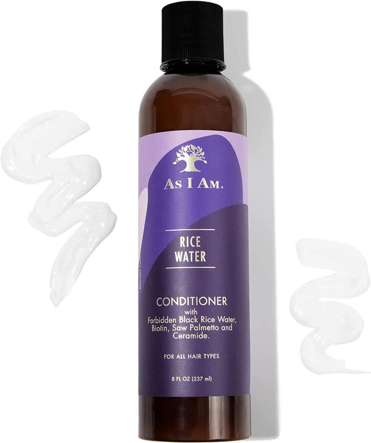 En brun flaske As I Am Rice Water Conditioner (237 ml) med lilla etiket, der viser produktnavn, ingredienser og mængde. Der er også vist to hvide klatte af produktet på billedet.