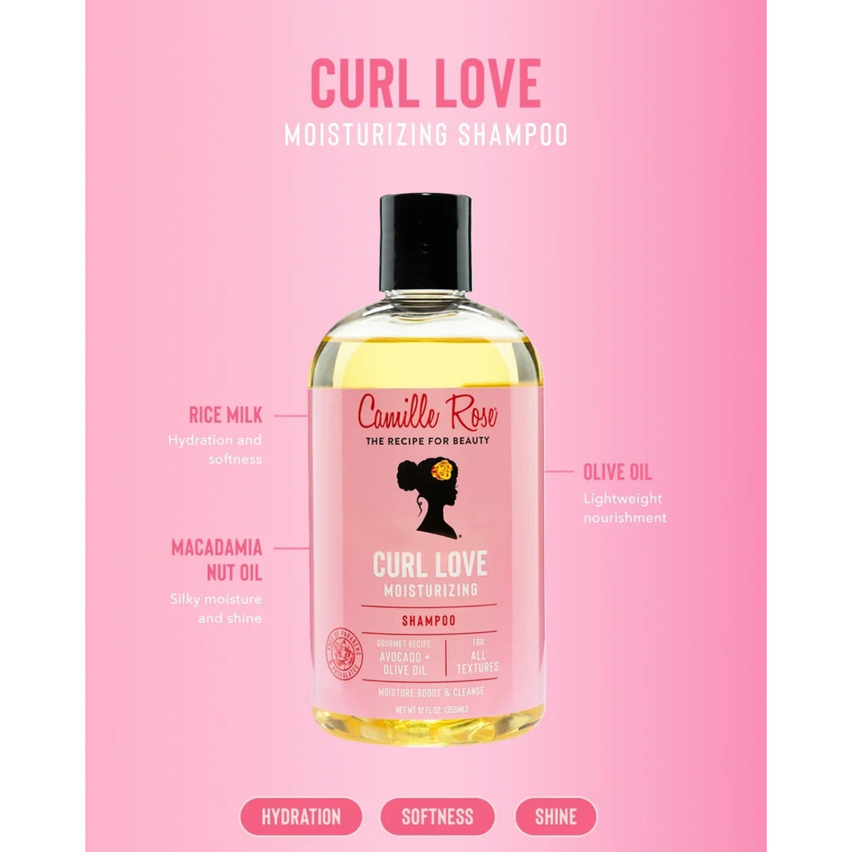 Camille Rose Curl Love Moisturizing Shampoo-flaske med rismælk, macadamianøddeolie og olivenolie mod pink baggrund.
