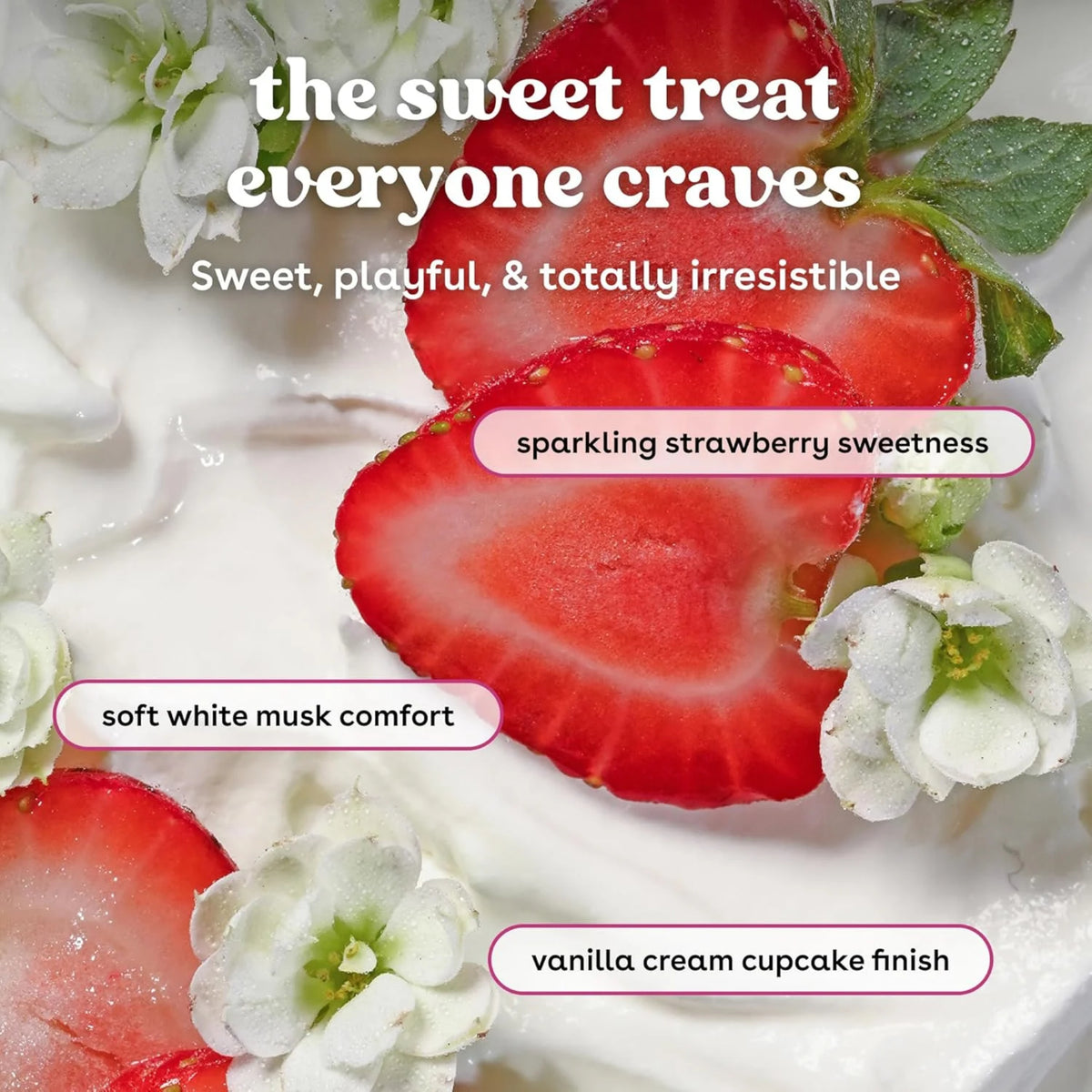 Skivede jordbær med hvide blomster og cremet baggrund, tekst "the sweet treat everyone craves" med dufttoner strawberry, musk og vanilje.