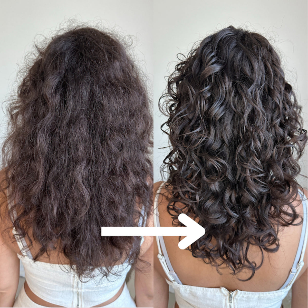 Før og efter krøllet hår: fra tørt, krusset hår til definerede, glansfulde krøller efter curly girl-metoden.